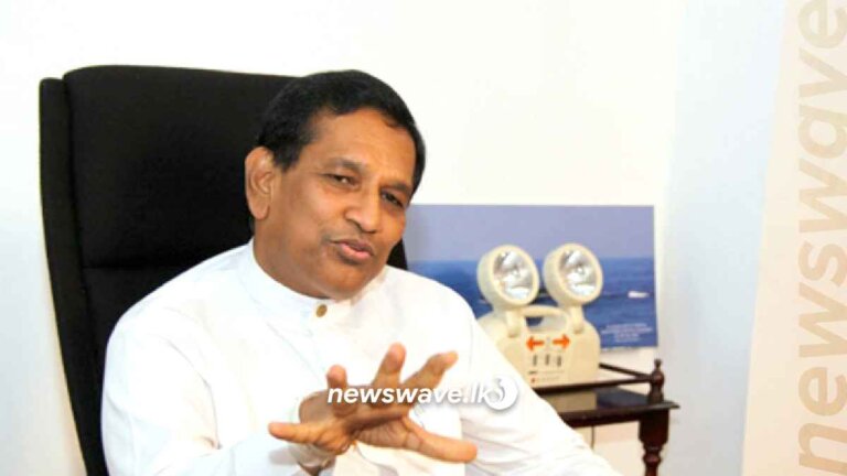 කවුද ඉන්නෙ බලලා වේදිකාවට නගිනවා කවුද ඉන්නෙ බලලා වේදිකාවට නගිනවා