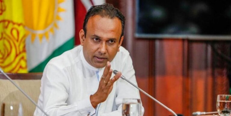 “විමල් – උදය ගියාම ඇතිවිය හැකි දේශපාලන වෙනස මේ මොහොතේ වැදගත් නෑ” “විමල් – උදය ගියාම ඇතිවිය හැකි දේශපාලන වෙනස මේ මොහොතේ වැදගත් නෑ”
