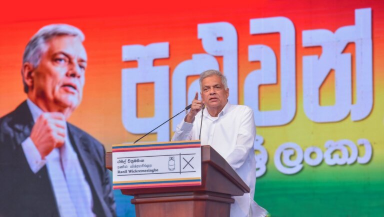 ජනපතිගේ පස් අවුරුදු මෙහෙයුම එළිදකී (Live) ජනපතිගේ පස් අවුරුදු මෙහෙයුම එළිදකී (Live)