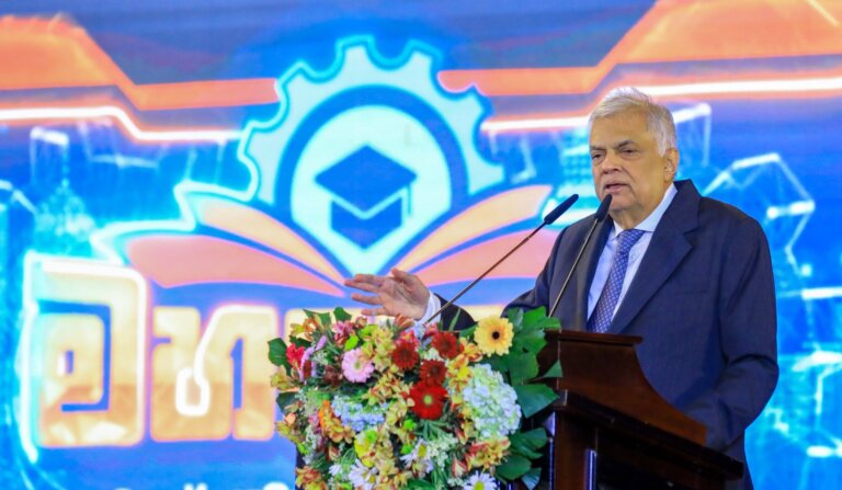 “දස වසරකට පසු මහපොළ ප්රදර්ශනය ඇරඹීමෙන් විශාල පිරිසකට දොරටු විවර වුණා” “දස වසරකට පසු මහපොළ ප්රදර්ශනය ඇරඹීමෙන් විශාල පිරිසකට දොරටු විවර වුණා”