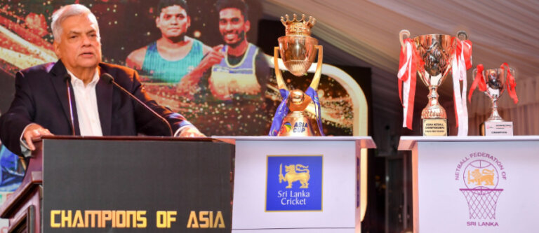 ක්රීඩකයෝ ජය අරන් ආවම දේශපාලකයෝ බාගෙ ගත්ත කාලේ ඉවරයි.. ක්රීඩකයෝ ජය අරන් ආවම දේශපාලකයෝ බාගෙ ගත්ත කාලේ ඉවරයි..