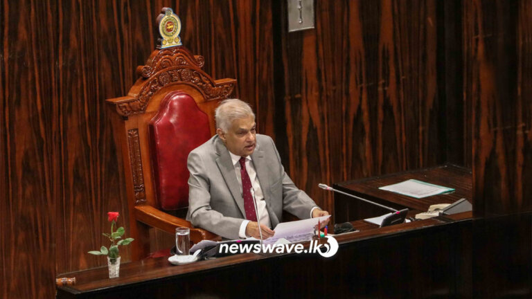“ආර්ථික අර්බුදයට දේශපාලන විසඳුම් නෑ. පොහොට්ටුවට හැකිවුණා නම් සජබට ජවිපෙට බැරි ඇයි?” “ආර්ථික අර්බුදයට දේශපාලන විසඳුම් නෑ. පොහොට්ටුවට හැකිවුණා නම් සජබට ජවිපෙට බැරි ඇයි?”