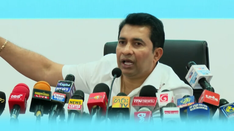 රොෂාන් රණසිංහ සියලු ඇමතිකම්වලින් දොට්ට රොෂාන් රණසිංහ සියලු ඇමතිකම්වලින් දොට්ට