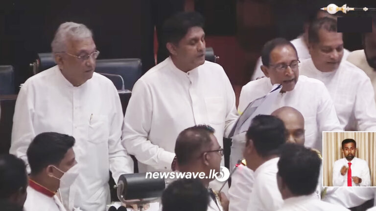 “නංගි කරපුවත් කියන්න”..”මගේ ප්‍රශ්නේ ඉස්සුවා” -මැතිසබේ කලබගෑනියක් (📹)