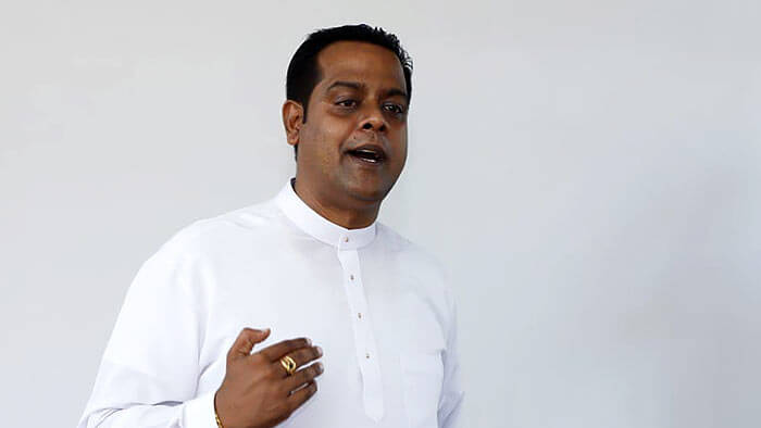 මැතිසබේ කැළඹූ රාජ්‍ය ඇමතිට සති 2ක තහනමක් (📹)