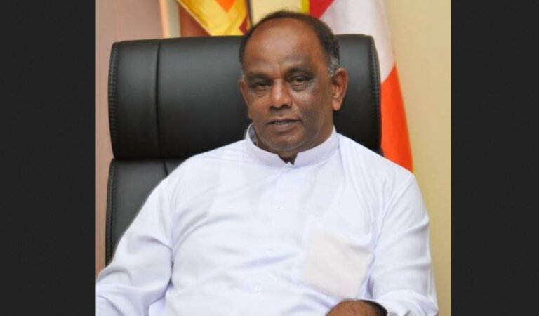 උද්දික හැරගිය මන්ත්රී පුටුවට මුතුකුමාරණ උද්දික හැරගිය මන්ත්රී පුටුවට මුතුකුමාරණ