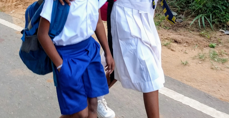 පාසල් නිල ඇඳුම්වලින් 90%ක් ණයට දෙන්න චීනය ලෑස්තියි පාසල් නිල ඇඳුම්වලින් 90%ක් ණයට දෙන්න චීනය ලෑස්තියි