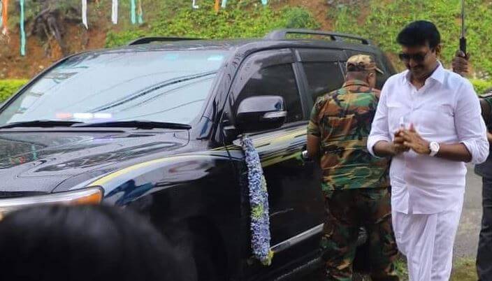 නැඟෙනහිර ආණ්ඩුකාරවරයා ගිය රථය අනතුරක -2ක් රෝහලේ