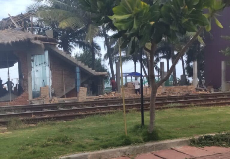 මත් ජාවාරම්කරුගේ ‘සෝල්’ බීච් හෝටලය රජයේ ඉඩමක හදලා මත් ජාවාරම්කරුගේ ‘සෝල්’ බීච් හෝටලය රජයේ ඉඩමක හදලා