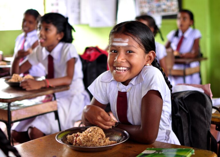 පාසල් සිසුන්ට දෙන්න චීනයෙන් ආධාරයක් පාසල් සිසුන්ට දෙන්න චීනයෙන් ආධාරයක්