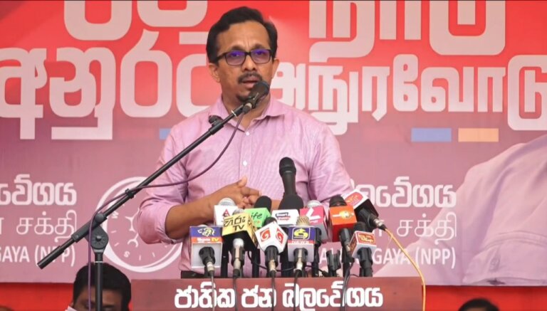 “මේ දවස්වල තමන්ගේ ප්‍රතිපත්ති හැදීම පැත්තක දාලා මාලිමාවේ එක කොපි කරනවා”