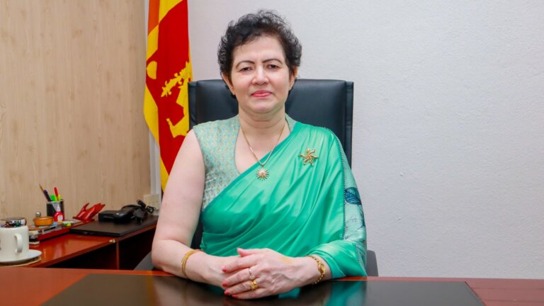 නව අධ්‍යාපන ලේකම් වැඩ අරඹයි