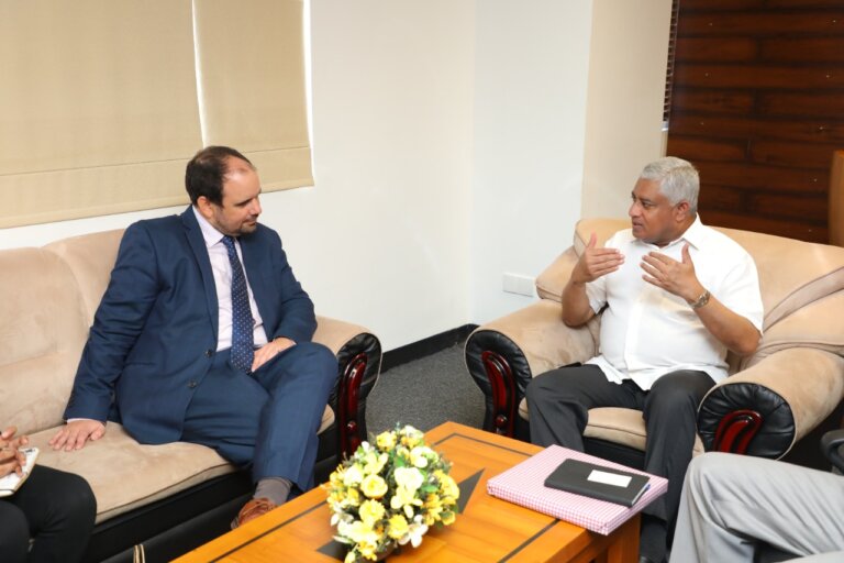 ශ්රී ලංකා පොලීසියේ සුභසාධනයට නවසීලන්තයේ අතහිත ශ්රී ලංකා පොලීසියේ සුභසාධනයට නවසීලන්තයේ අතහිත