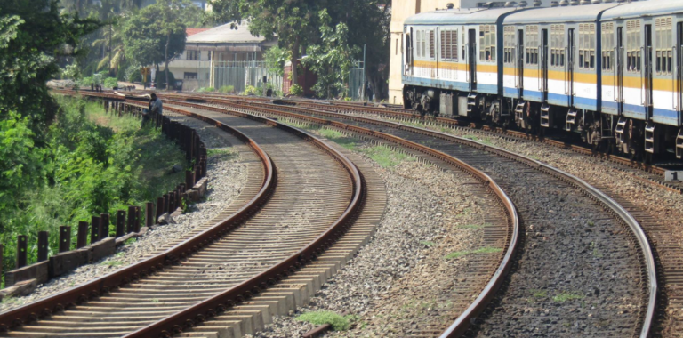 දුම්රියේම ගැටී දුම්රිය යාන්ත්‍රික ඉංජිනේරුවරයා මරුට