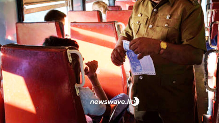 දුම්රිය ප්රවේශපත්ර පරීක්ෂකවරු මගියෙකුට පහරදීලා දුම්රිය ප්රවේශපත්ර පරීක්ෂකවරු මගියෙකුට පහරදීලා