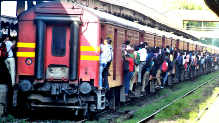 දුම්රිය මගීන් ගණන ඉහළට – ධාරිතාව වැඩි කරන්න සැරසෙයි දුම්රිය මගීන් ගණන ඉහළට – ධාරිතාව වැඩි කරන්න සැරසෙයි